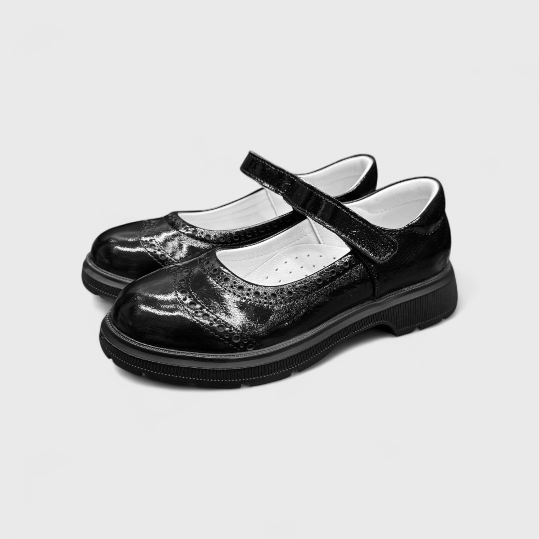 Черные лакированные туфли на липучке