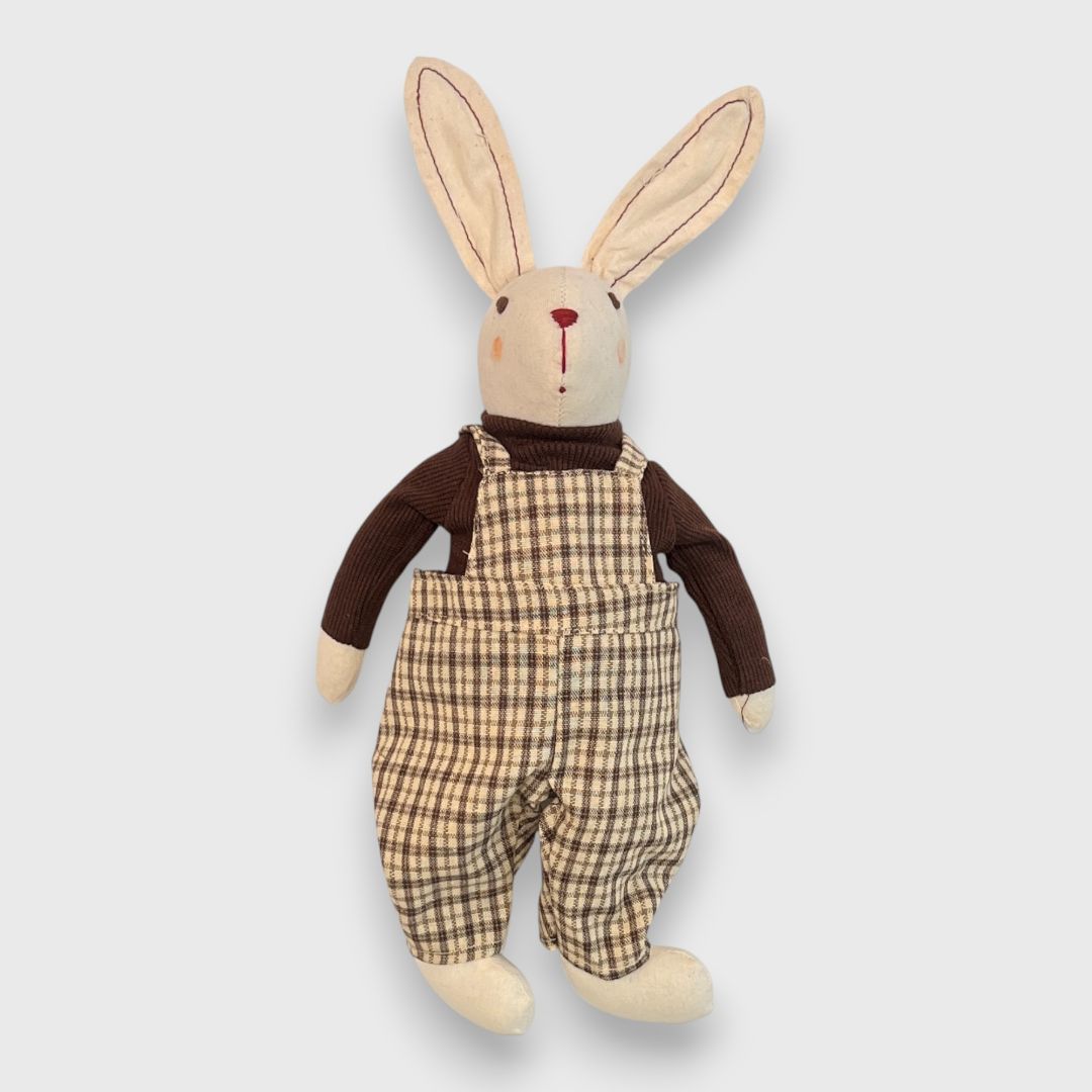 Мягкая игрушка Кролик в комбинезоне