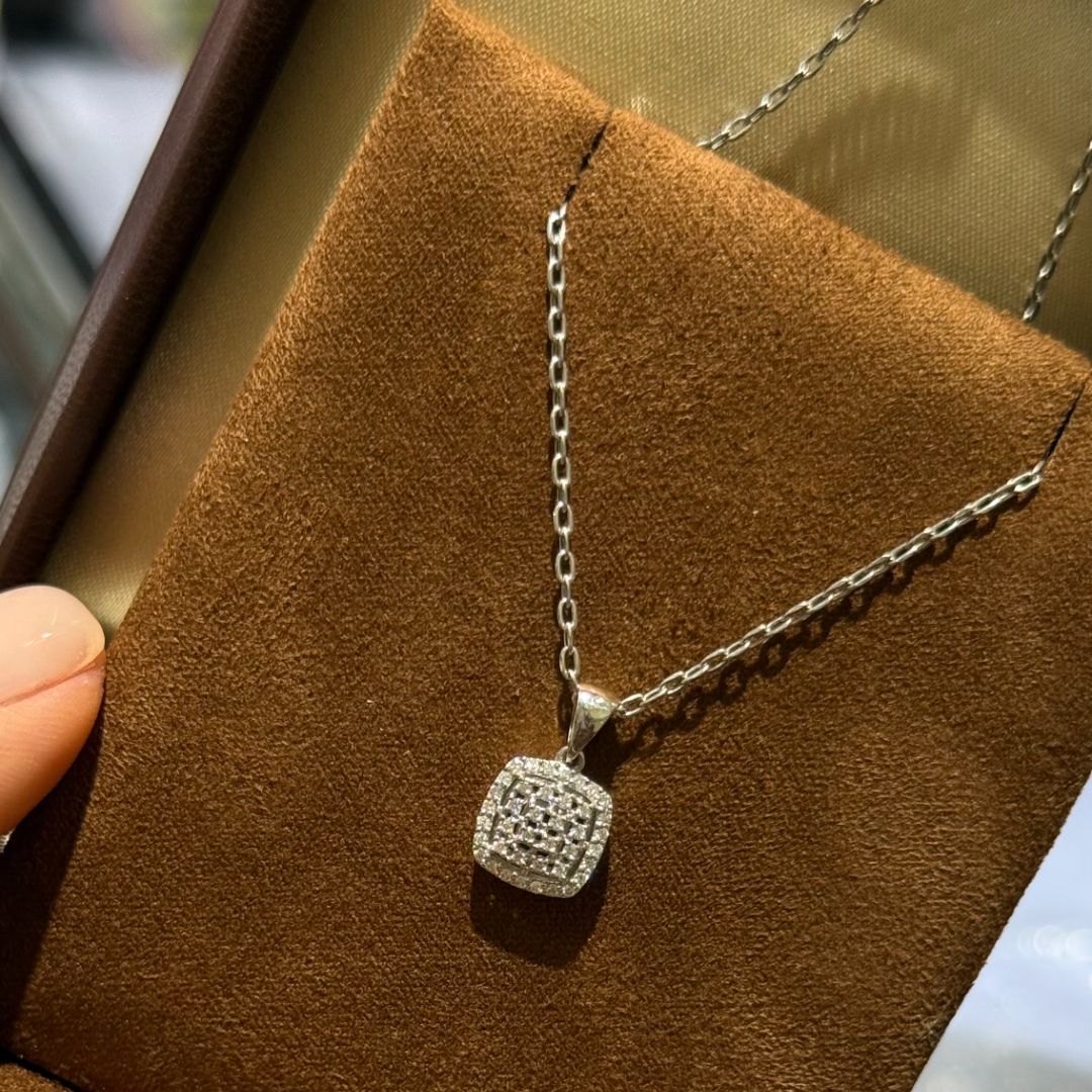 Золотое ожерелье с подвеской