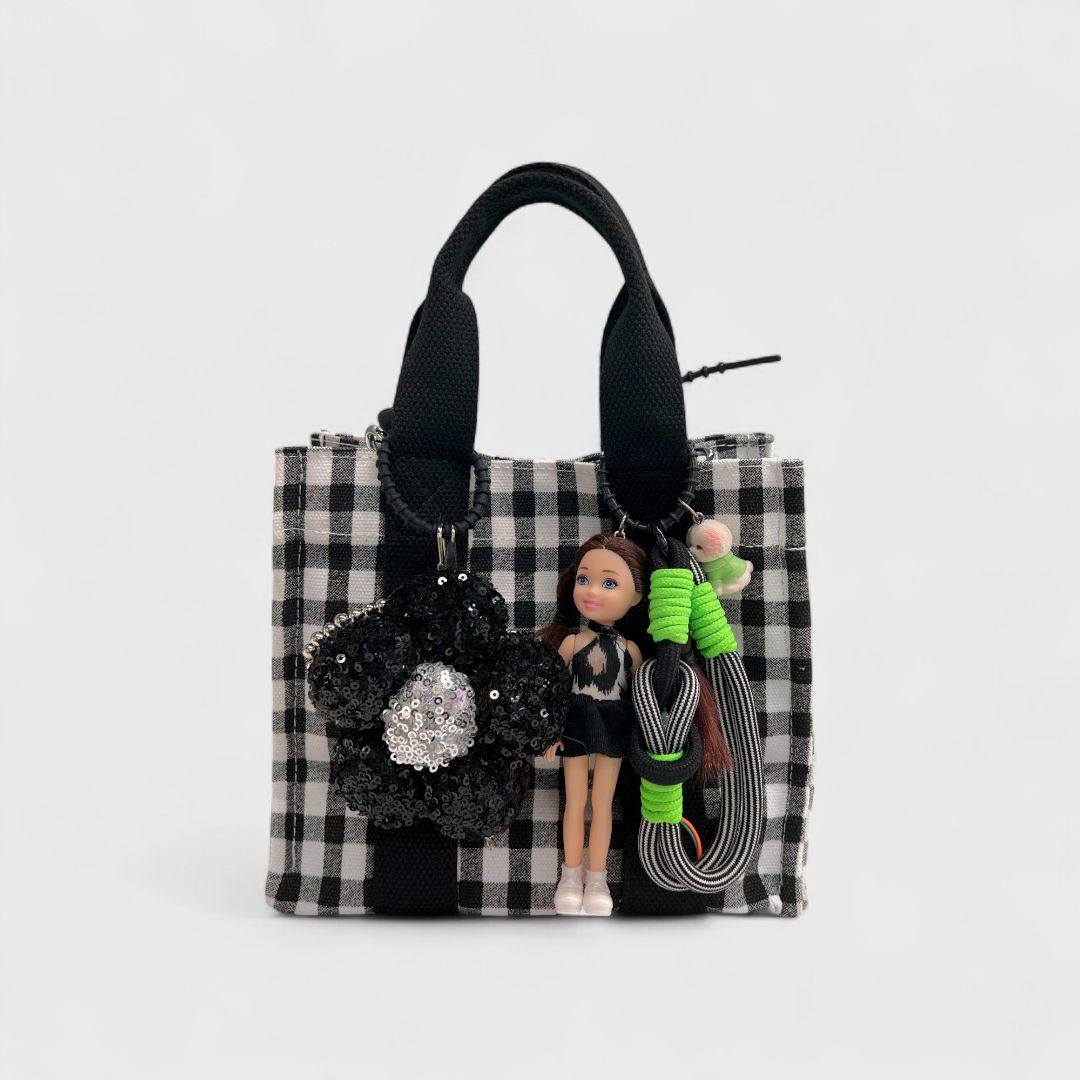 Чёрная сумка с цветами для девочек