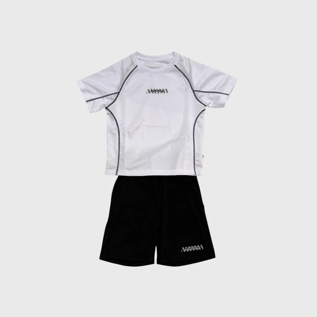 Спортивный комплект черно-белого цвета