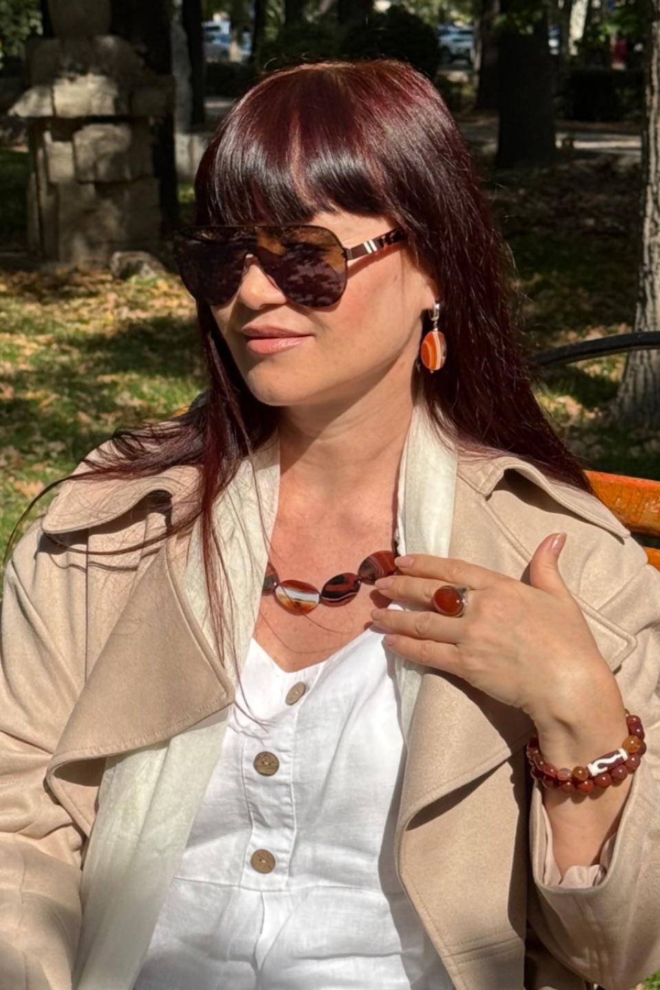 Комлект украшений из натуральных камней ( бусы Агат , браслет сердолик) 