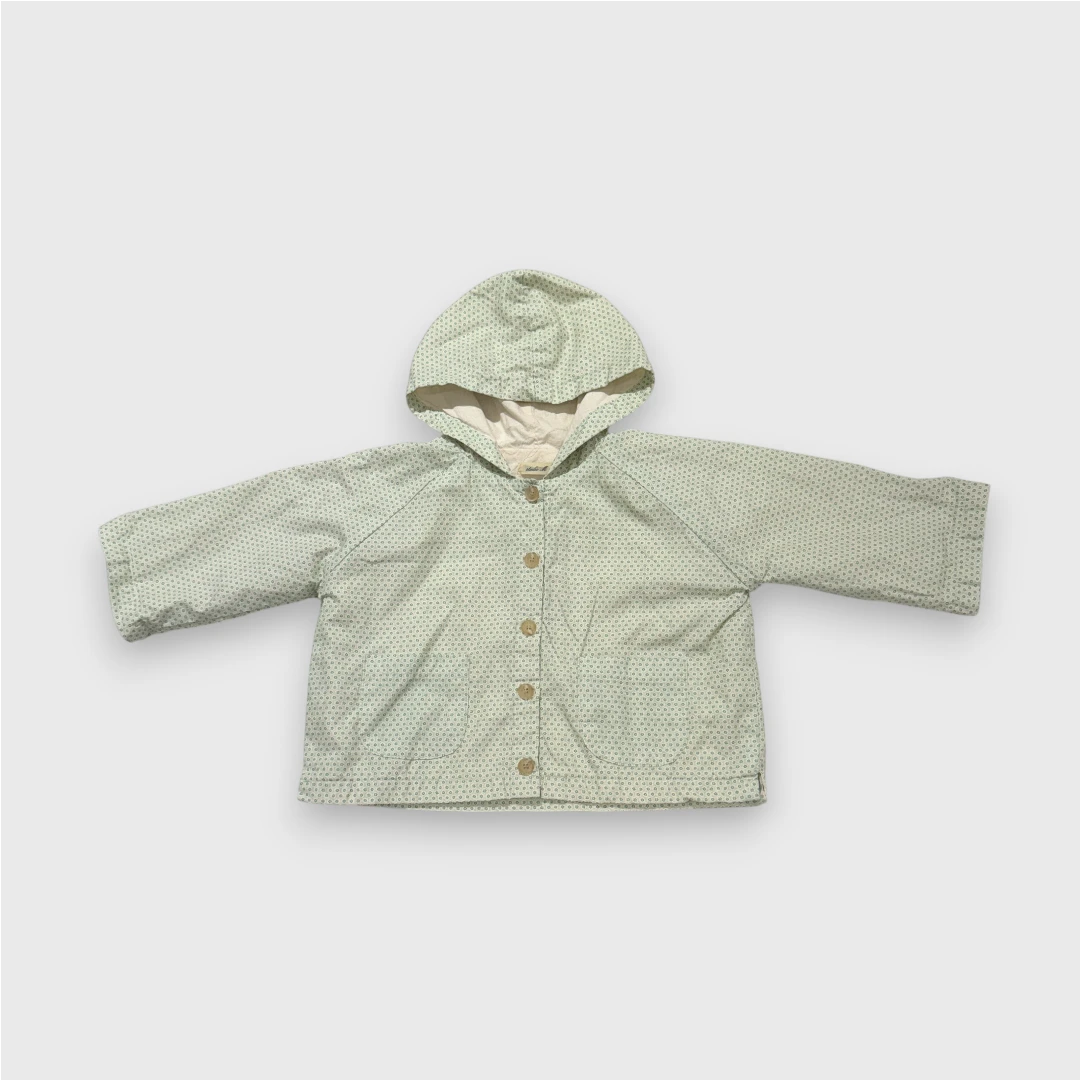 Зеленая куртка с капюшоном