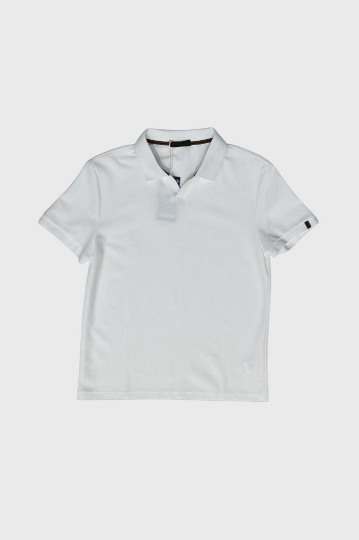 Белая футболка с коротким рукавом