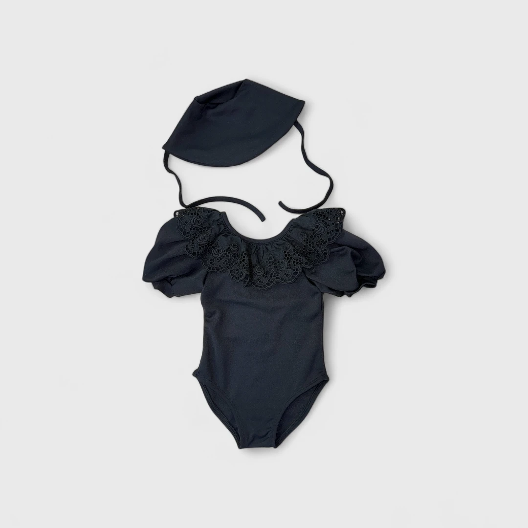 Черный купальник с декоративной отделкой