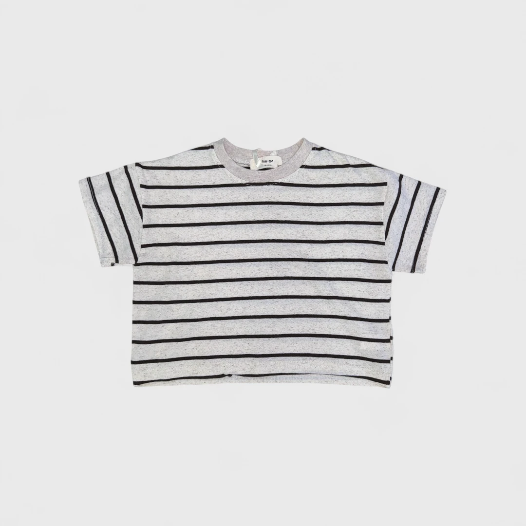Серая полосатая футболка
