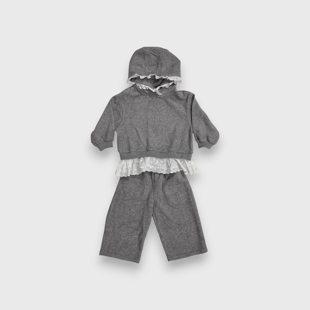 Серый костюм с кофтой и штанами