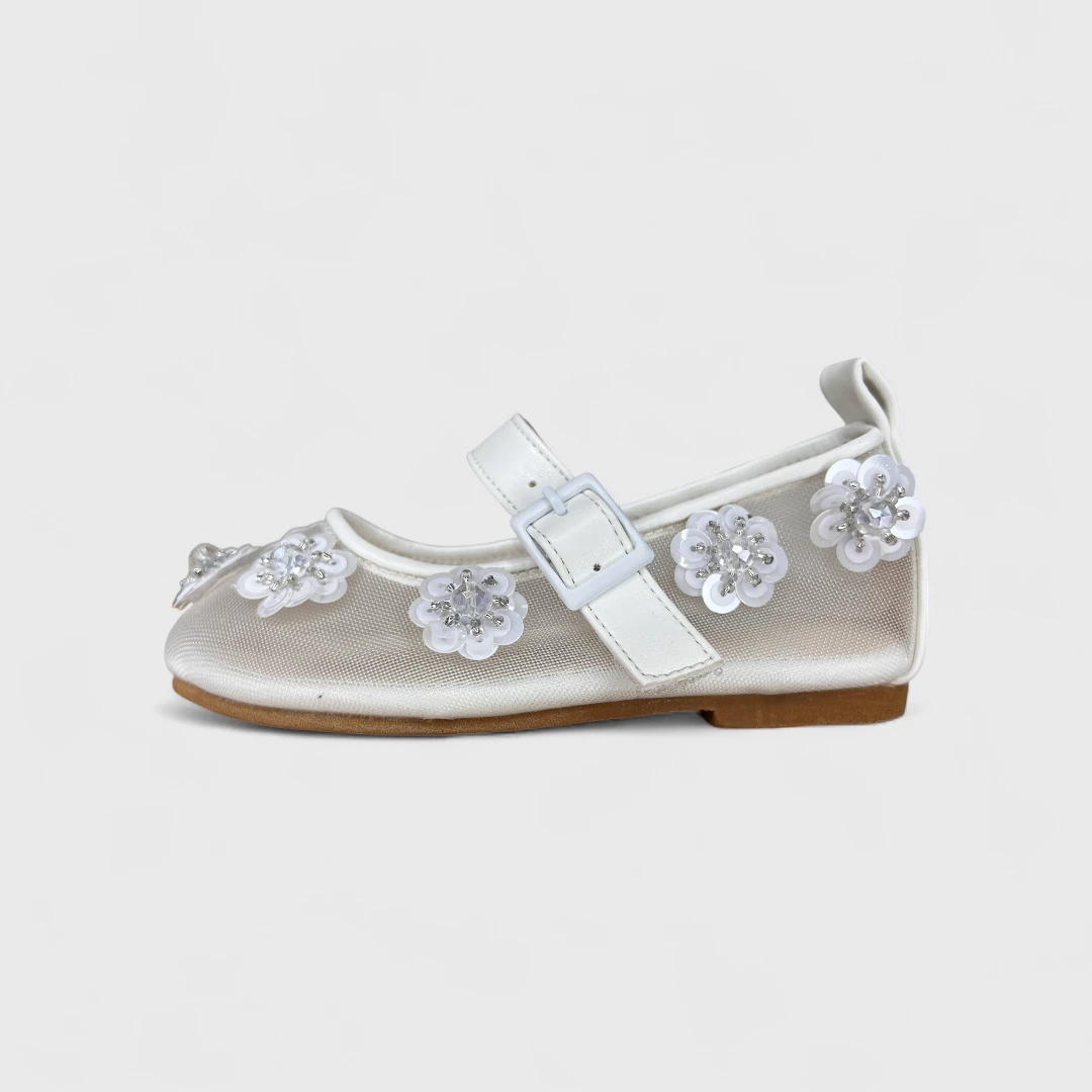 Белые балетки с цветами