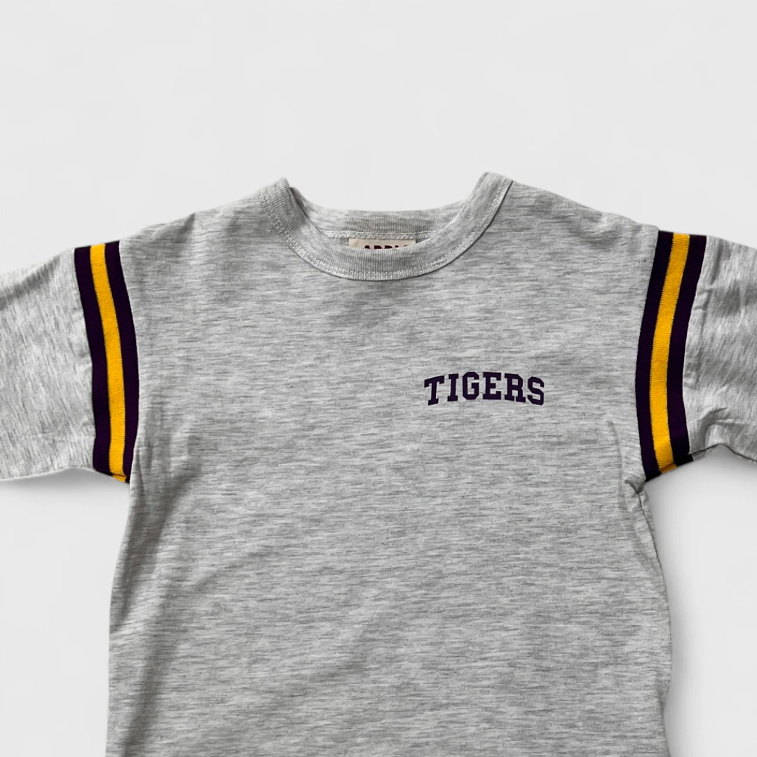 Серый свитшот с надписью TIGERS