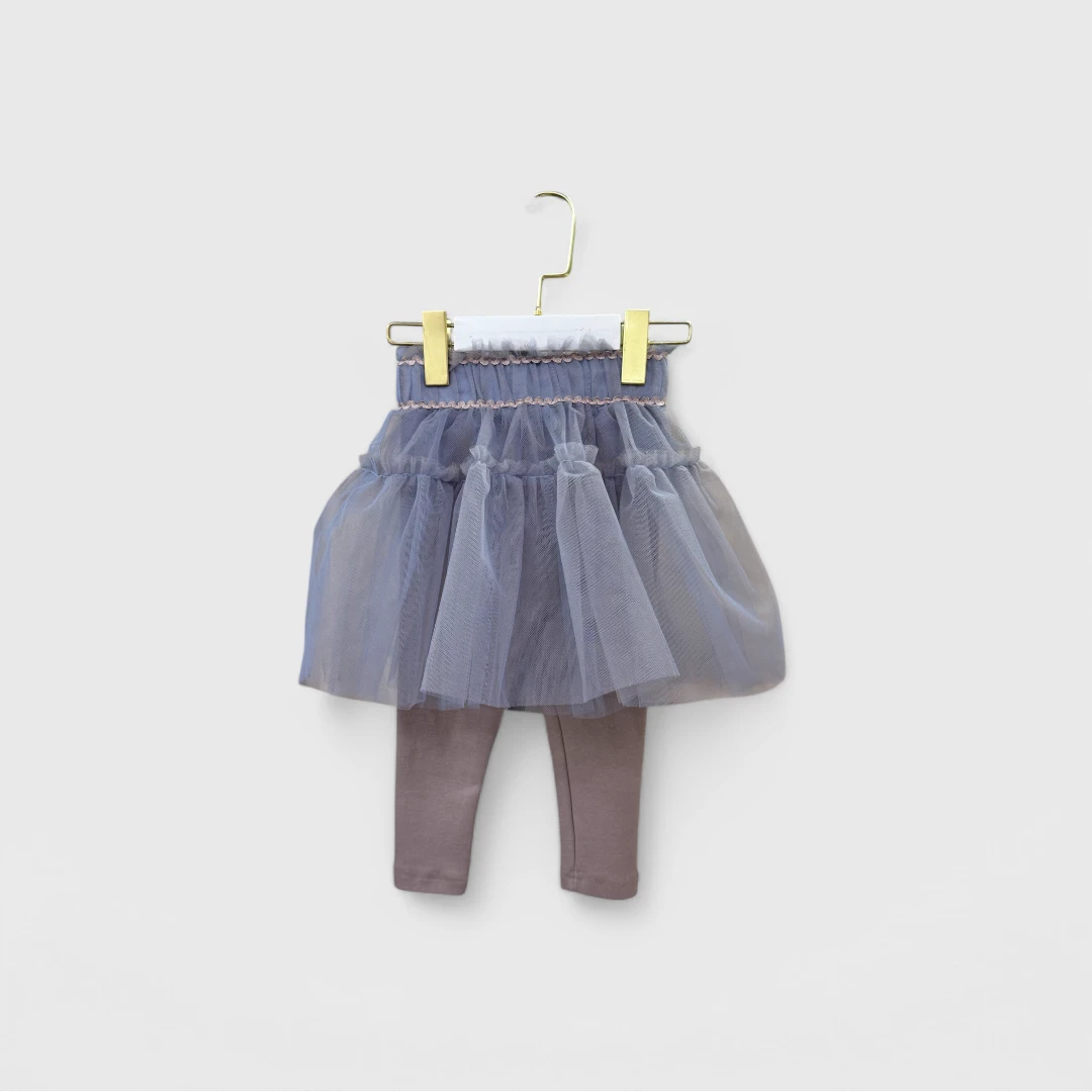 Серая тюль с леггинсами