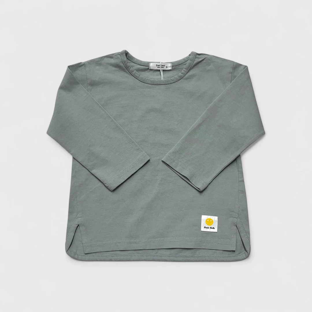 Серо-зеленая футболка с длинным рукавом