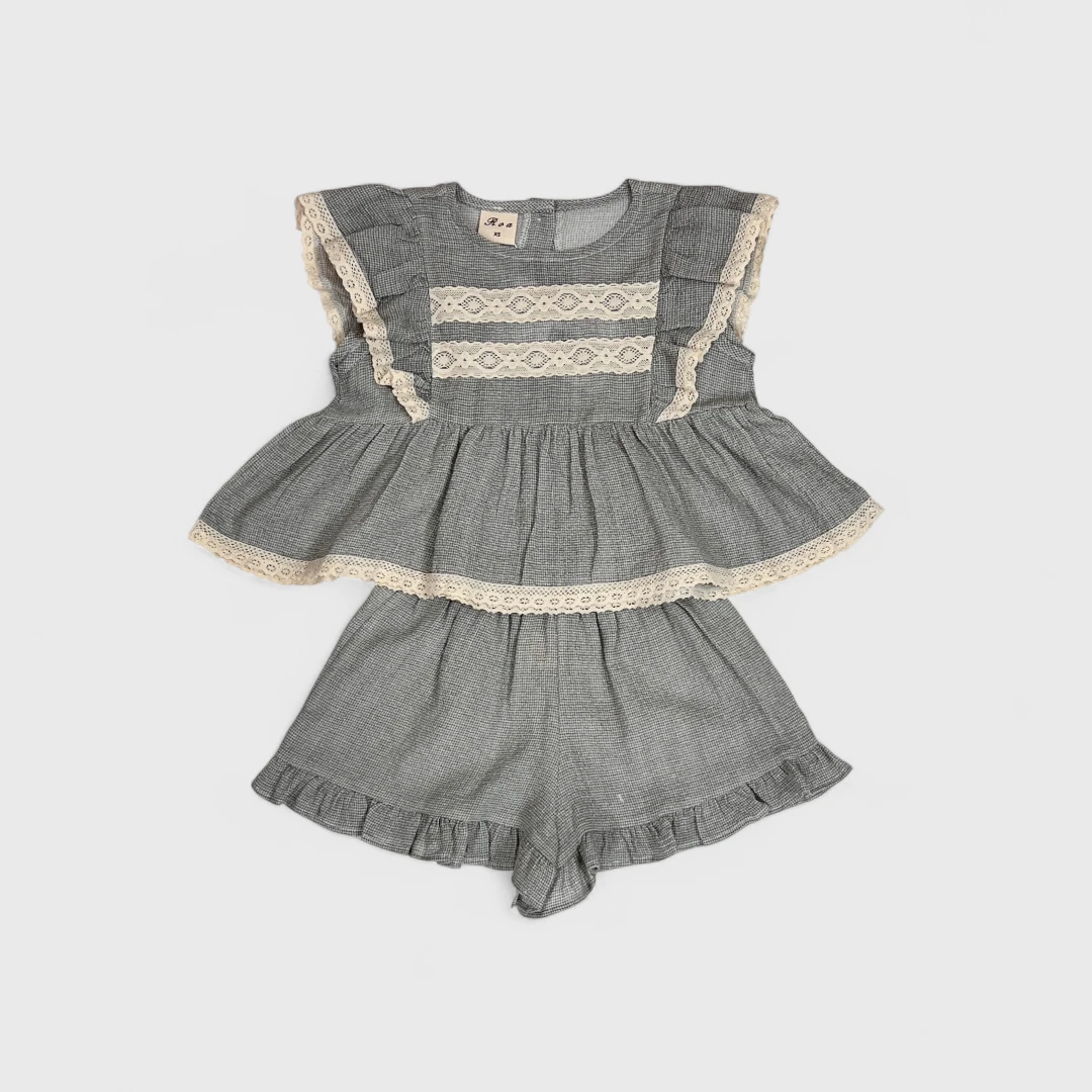 Костюм с рюшами