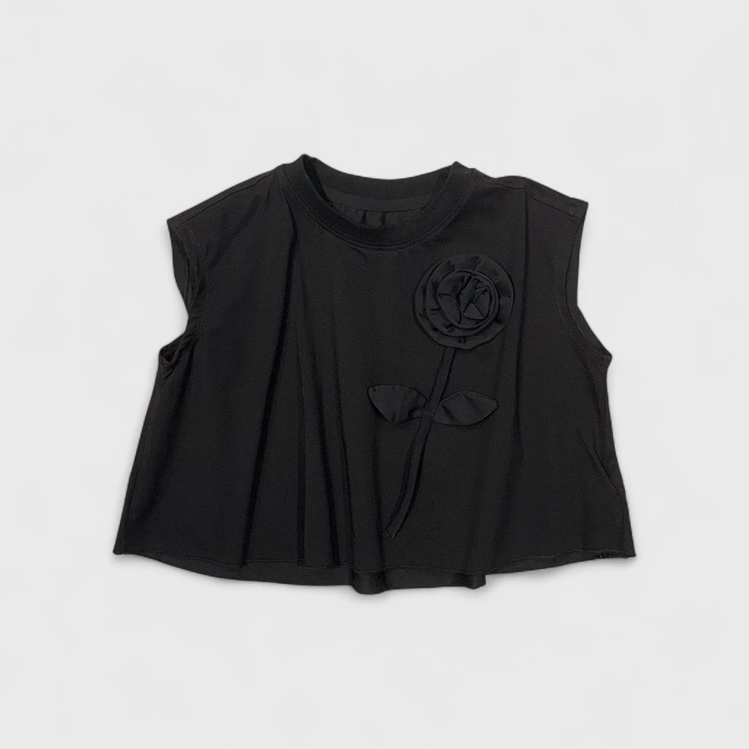 Черная футболка с розой