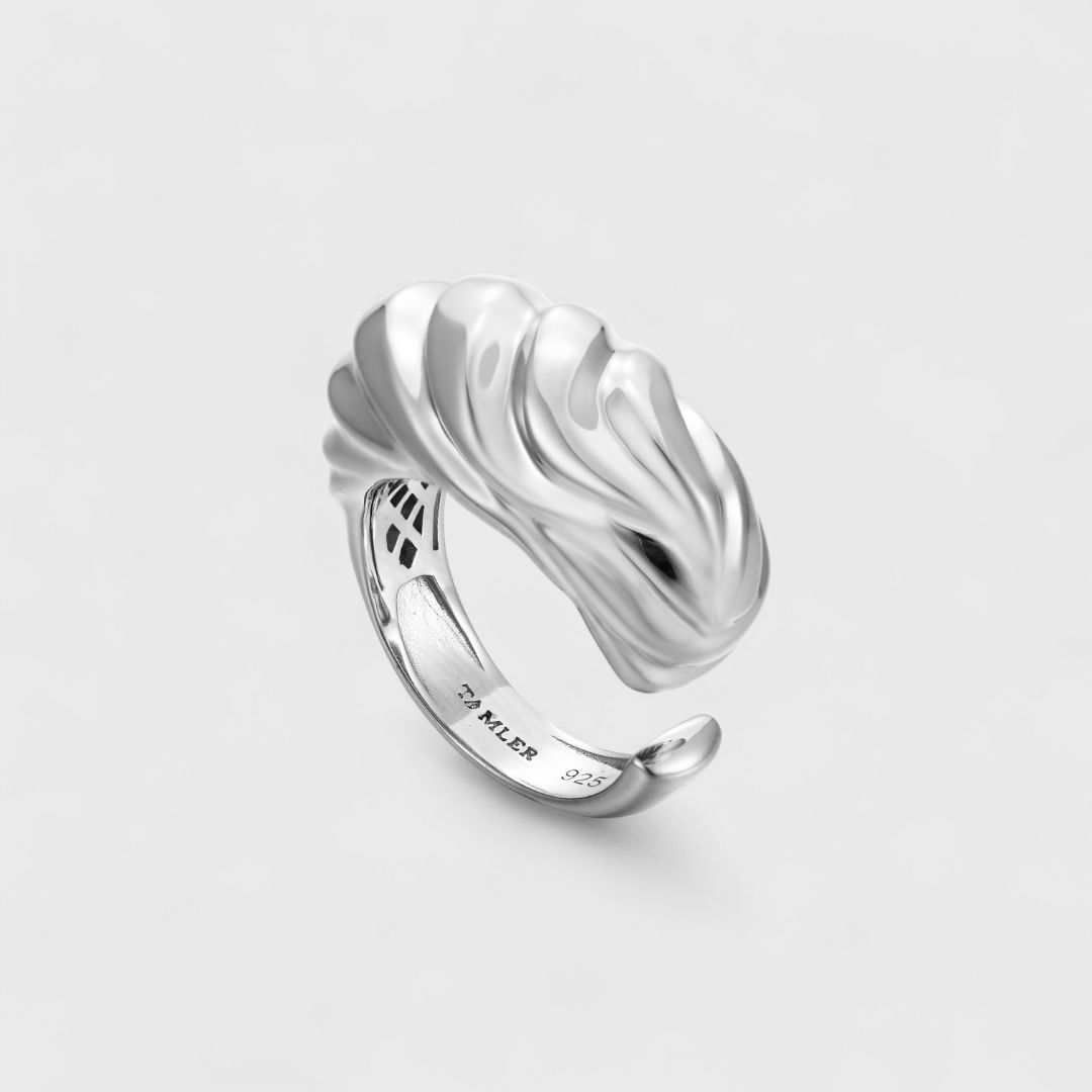 Кольцо с волнистым рельефом из коллекции SEA