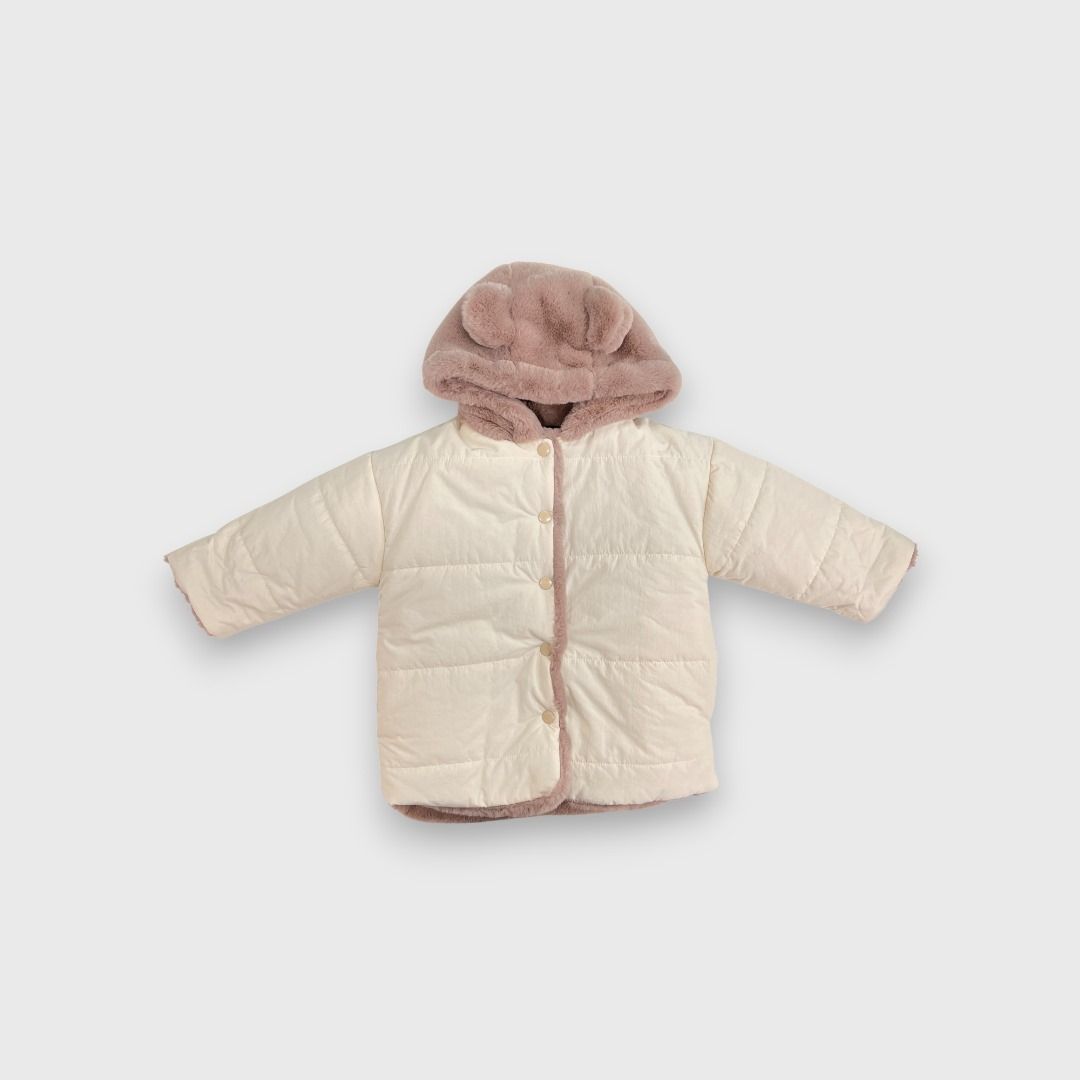 Пуховик кремового цвета с капюшоном