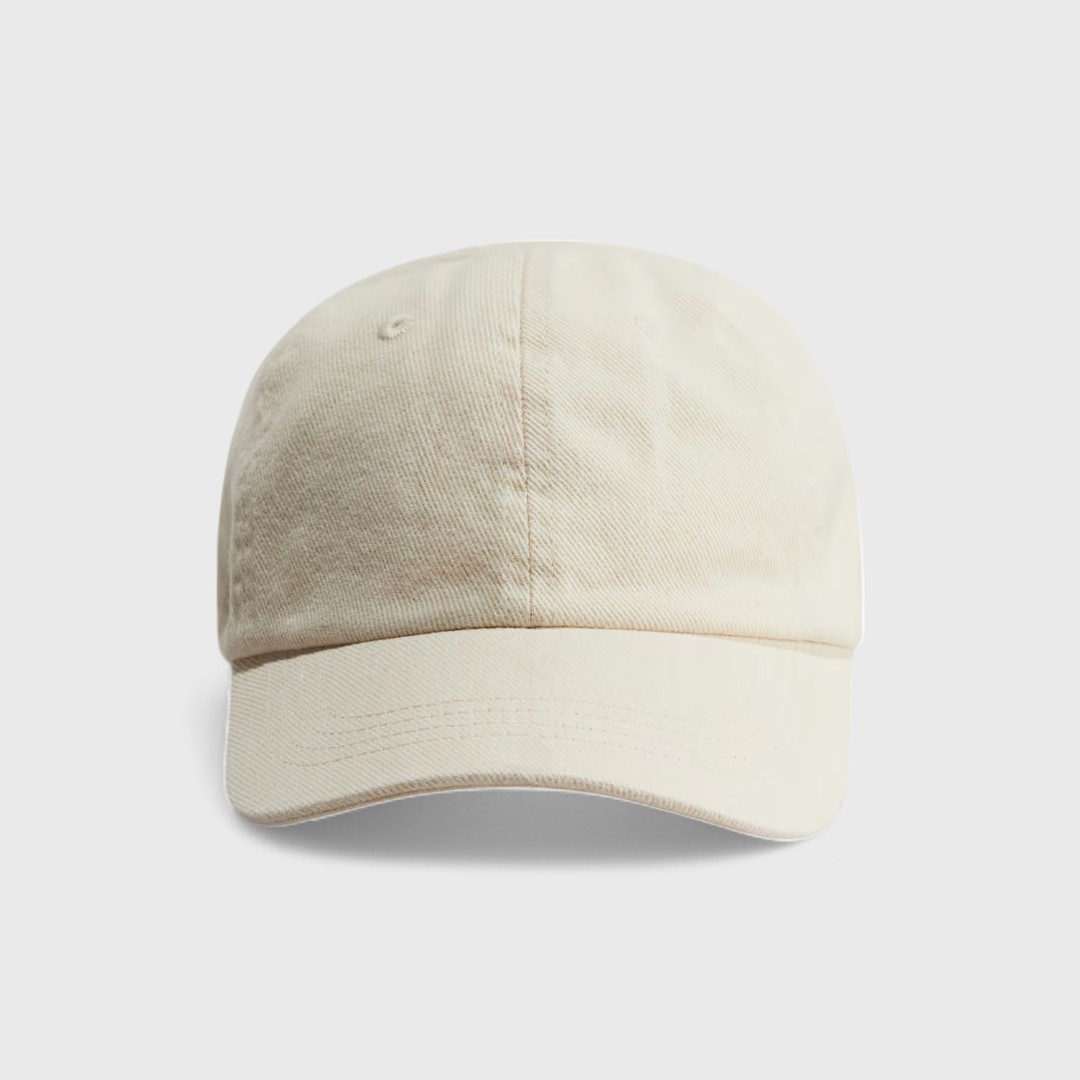 Светлая бейсболка