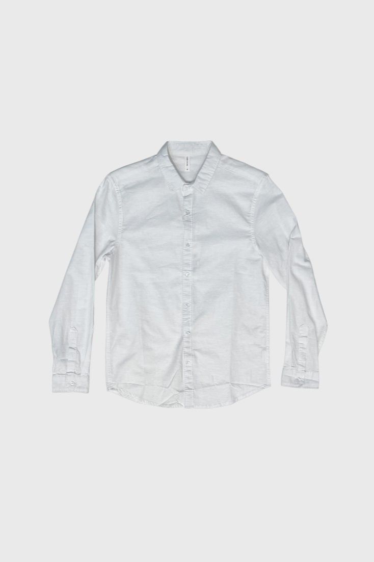 Белая рубашка из льна