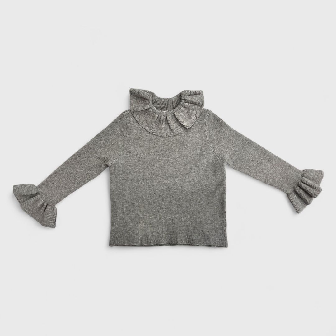 Серый свитер с рюшами