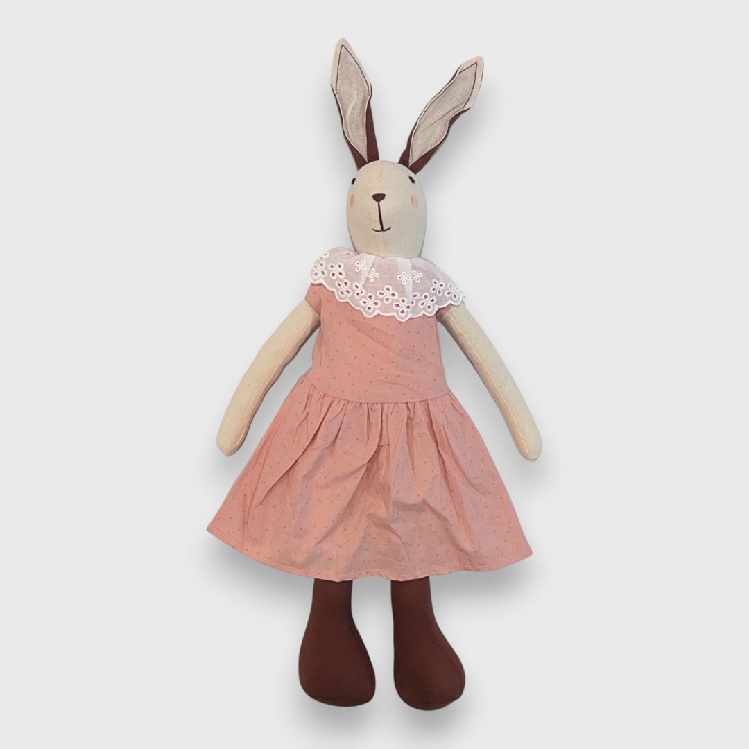 Розовая игрушка-кролик с кружевом