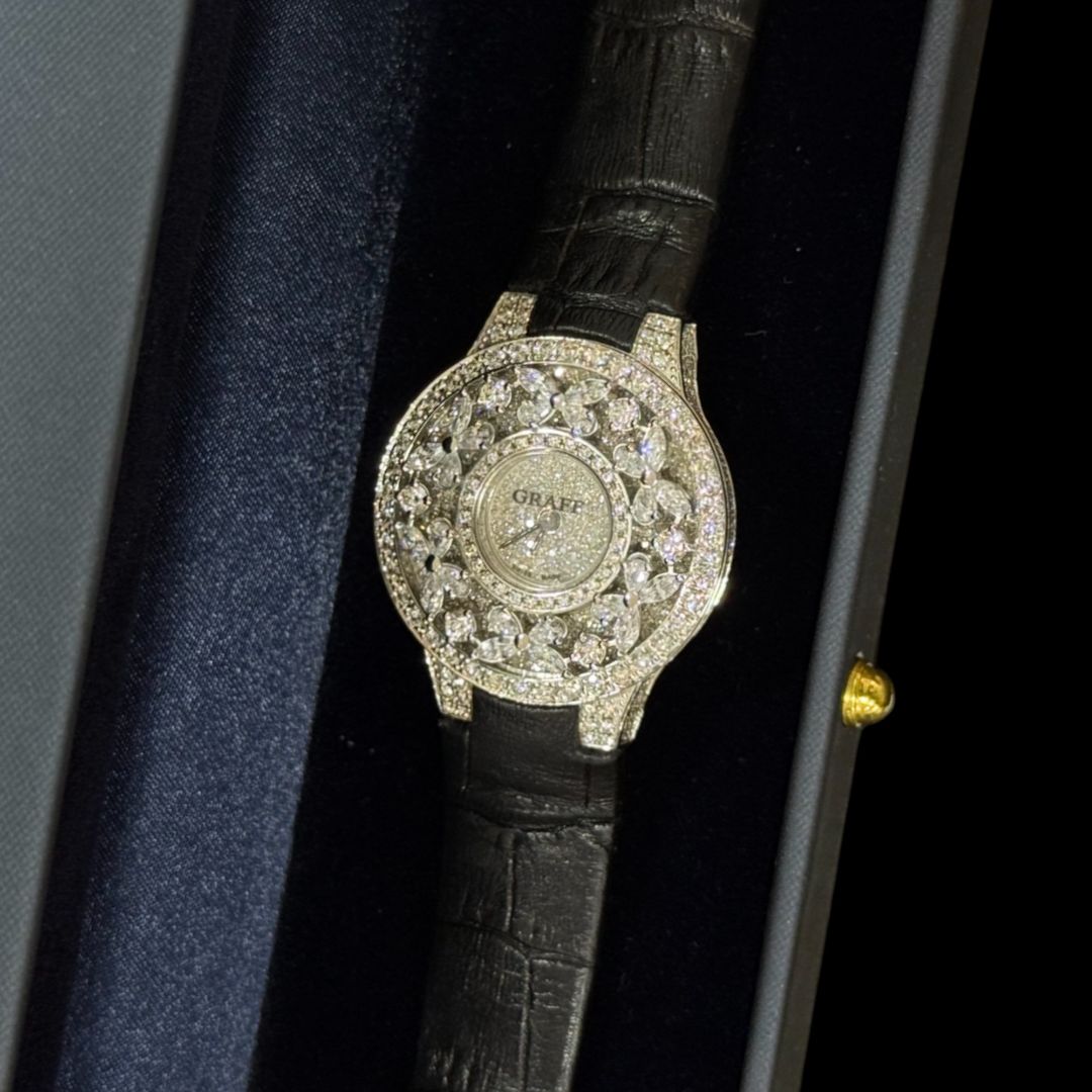 Часы GRAFF с кожаным ремешком