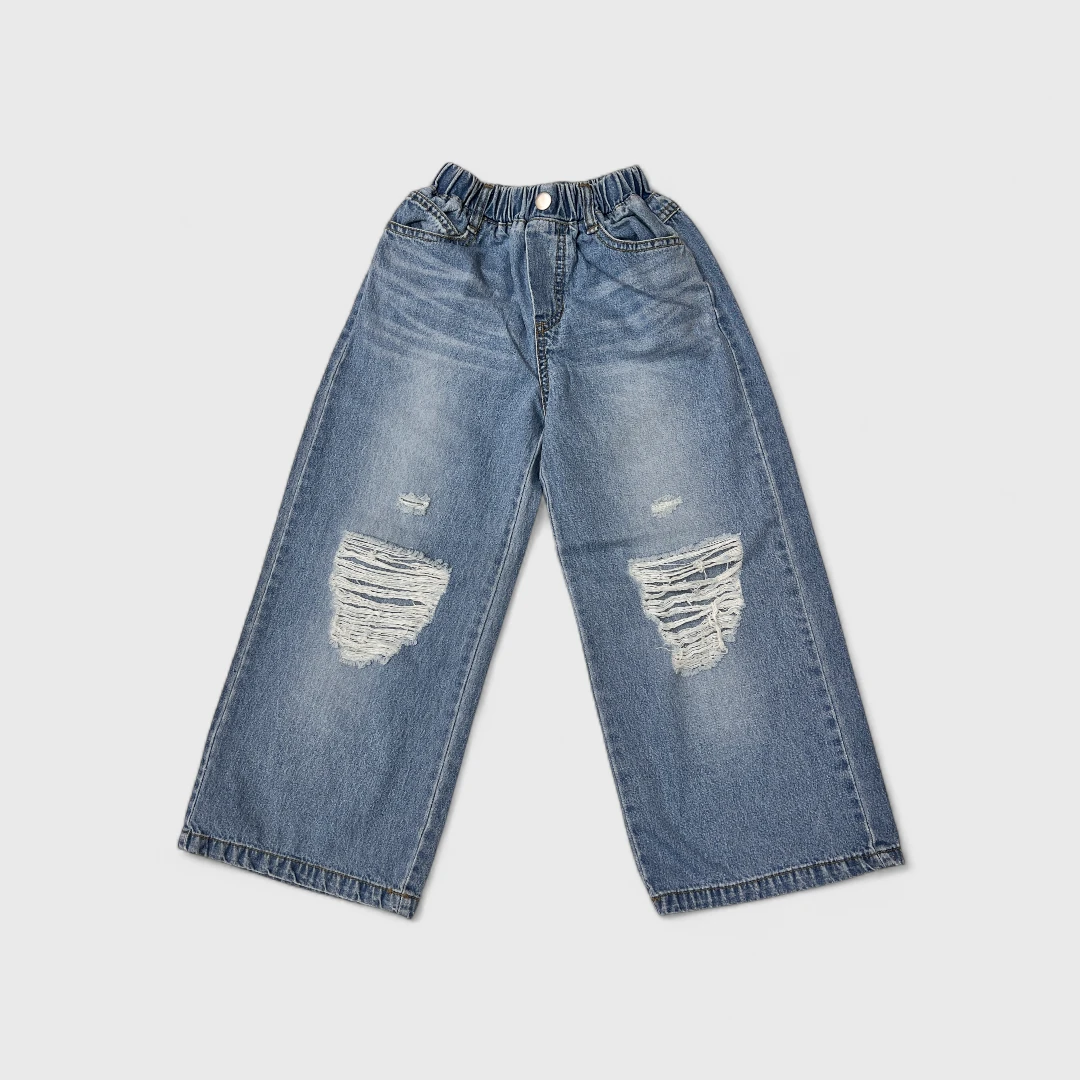 Джинсы с рваными коленками