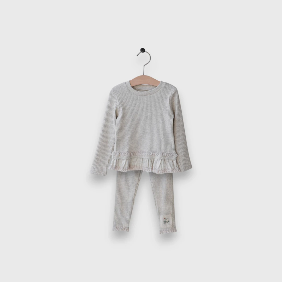 Серый костюм