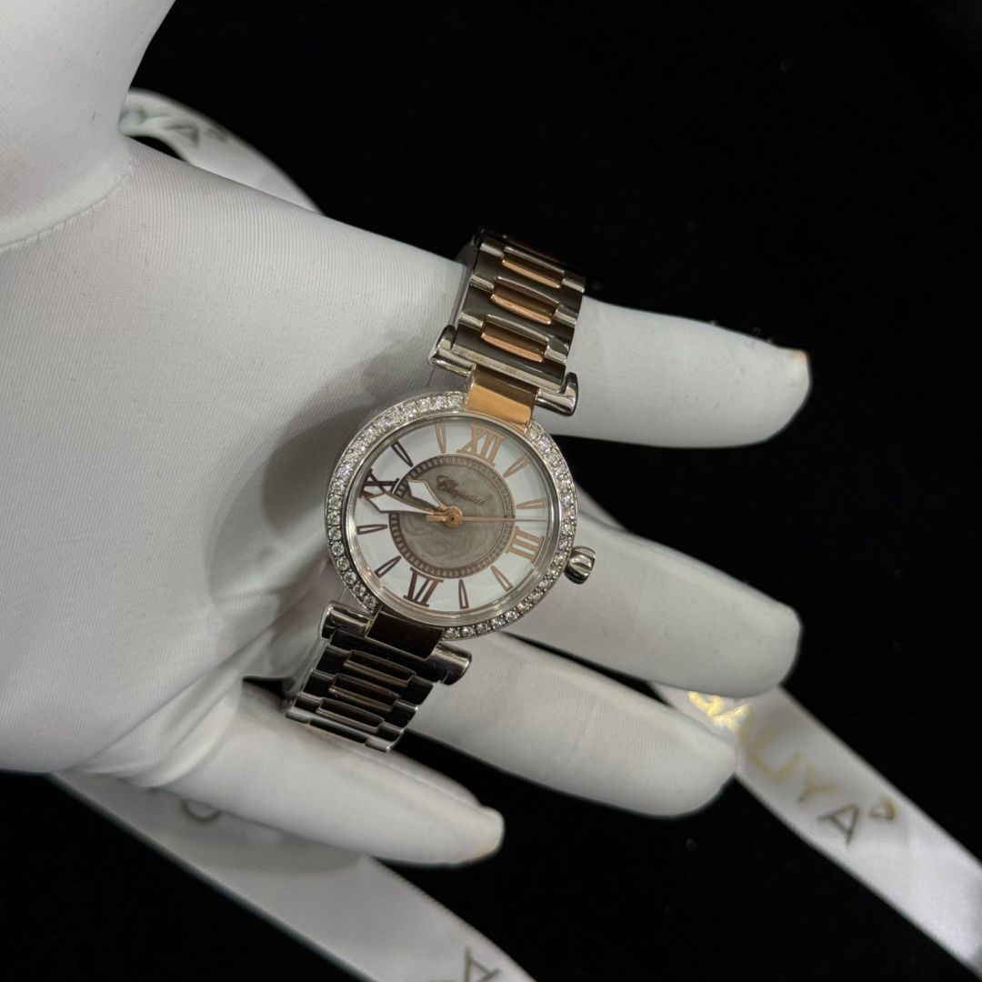 Серебристые Chopard часы с бриллиантами