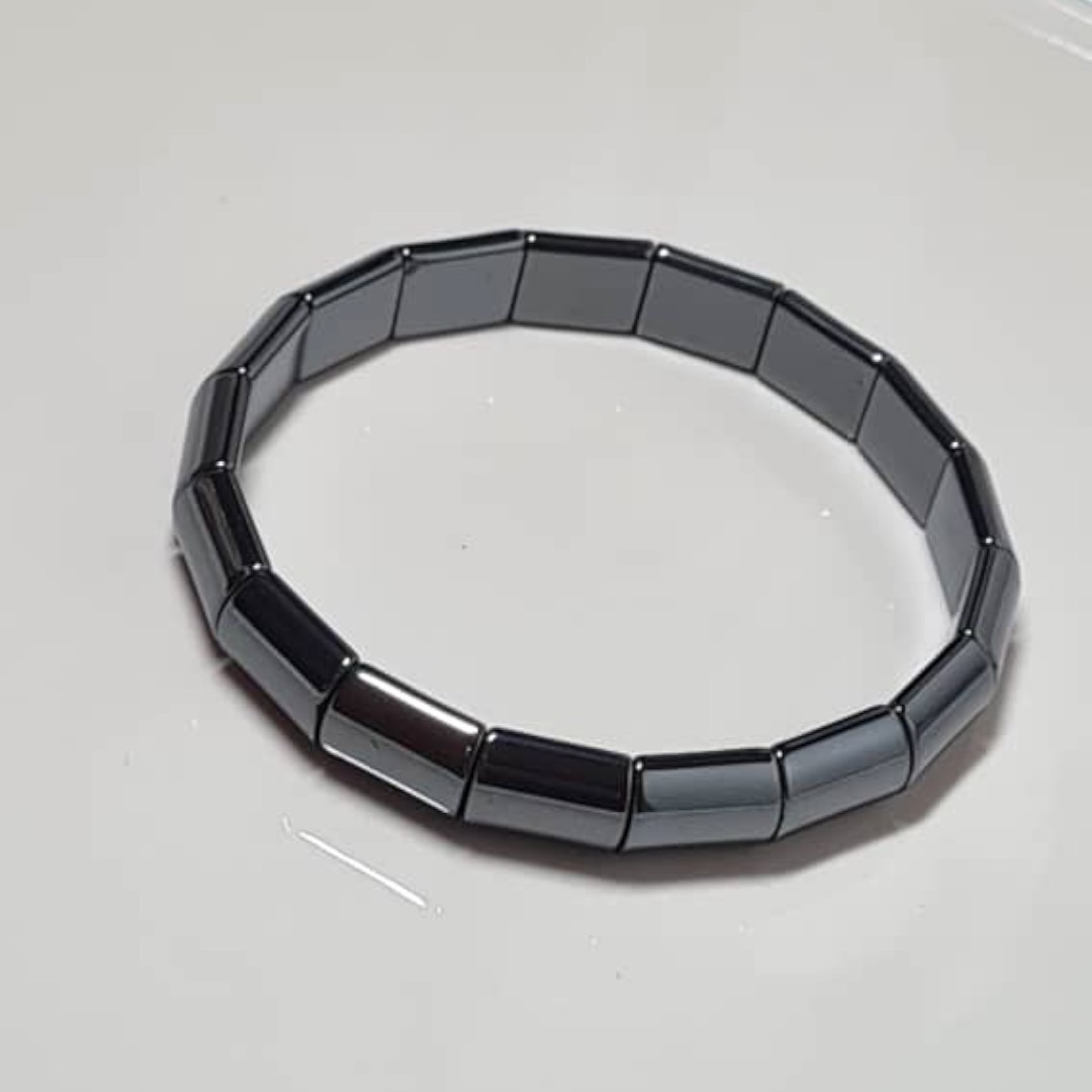 Серебристый браслет из гематита