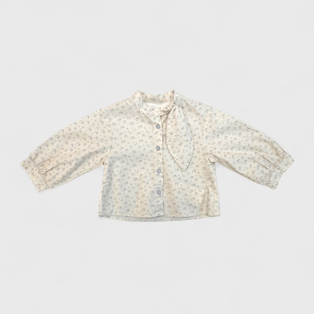 Блузка кремового цвета с бантом на воротнике