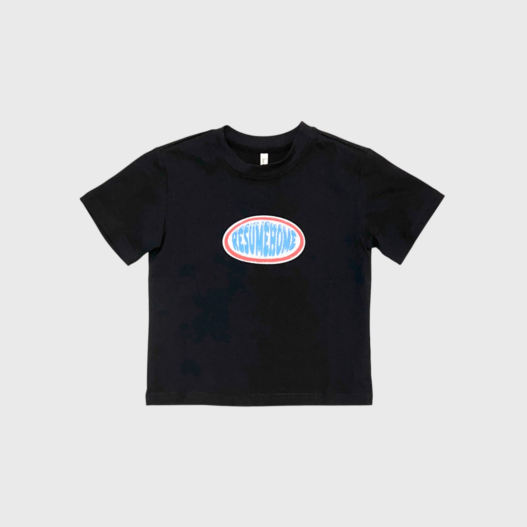 Черная футболка с принтом 