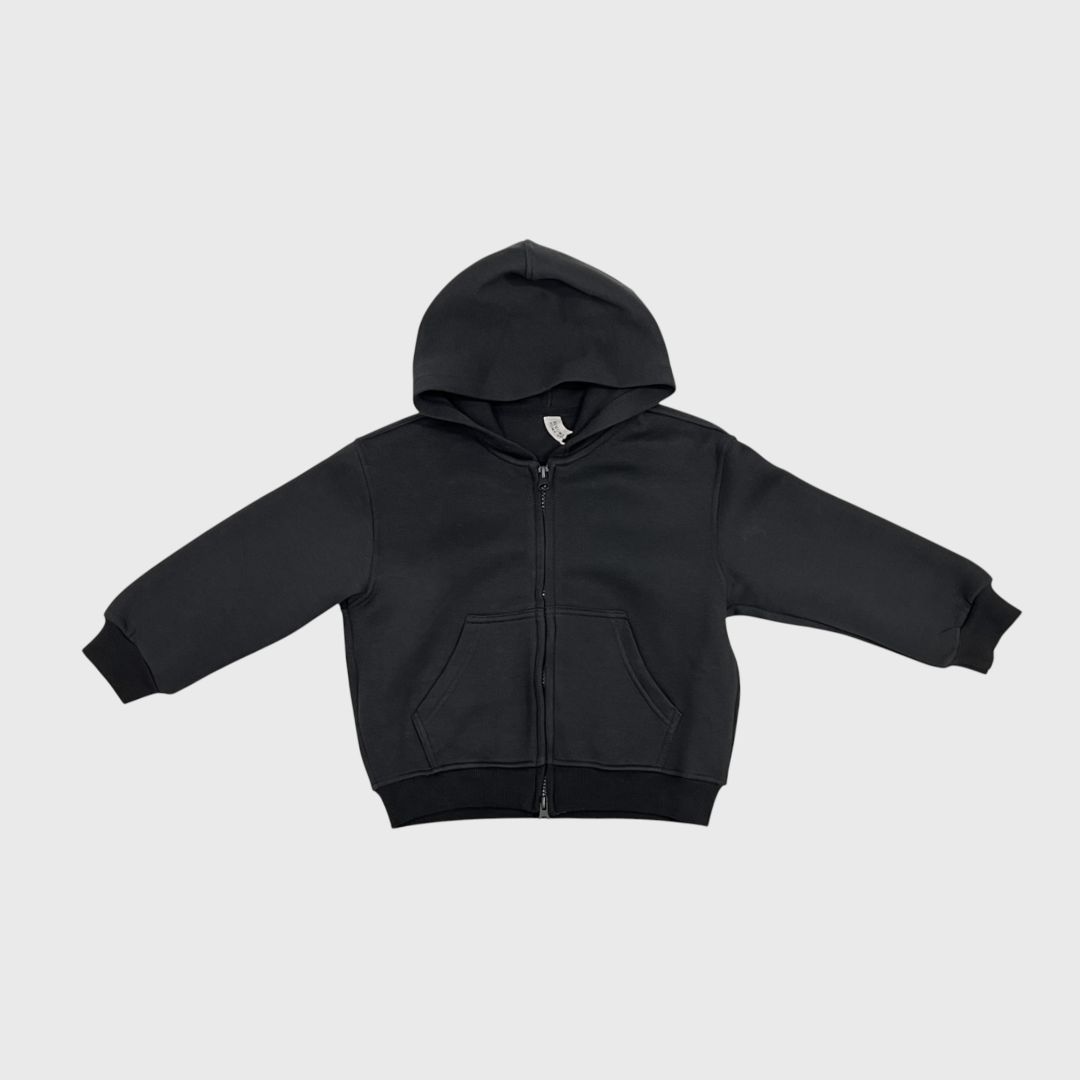 Черная толстовка с капюшоном