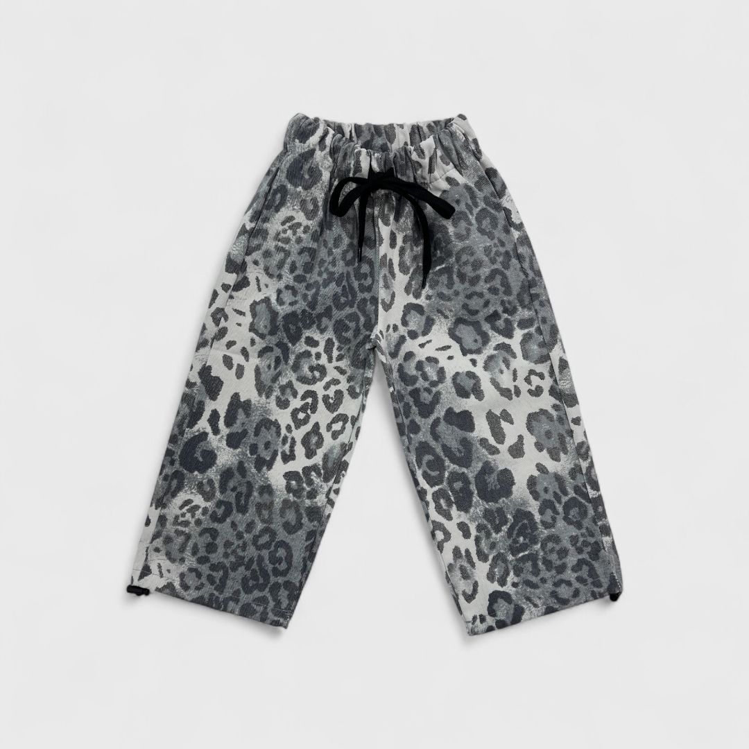Серые брюки с леопардовым принтом