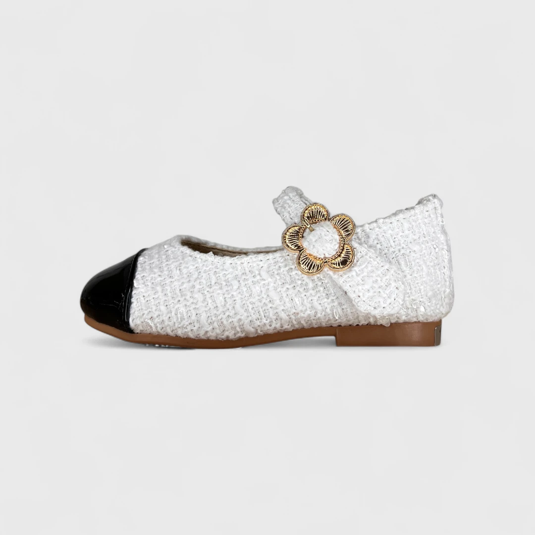 Белые балетки с черным носком