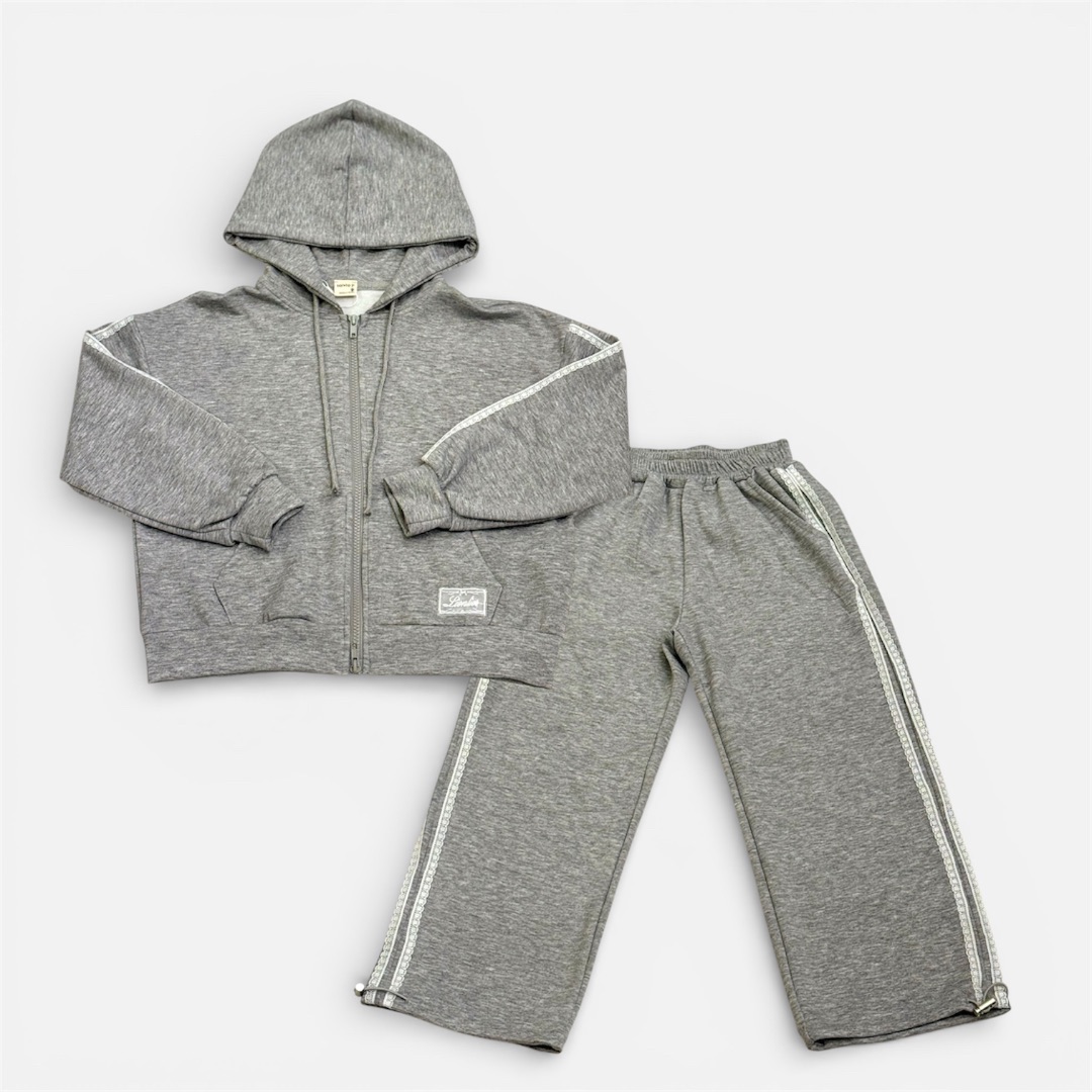 Серый спортивный костюм с капюшоном