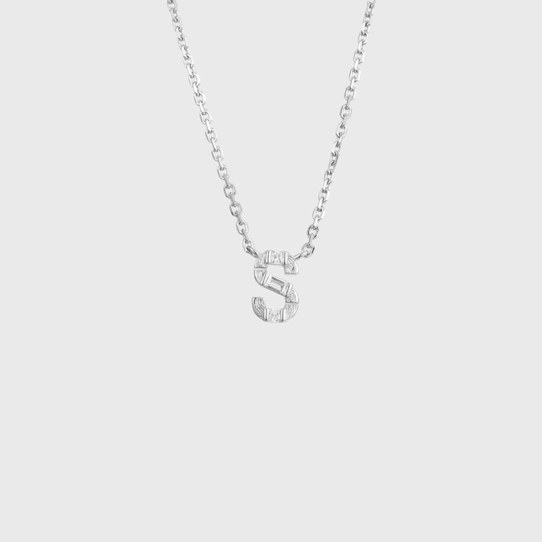 Колье с инициалом S