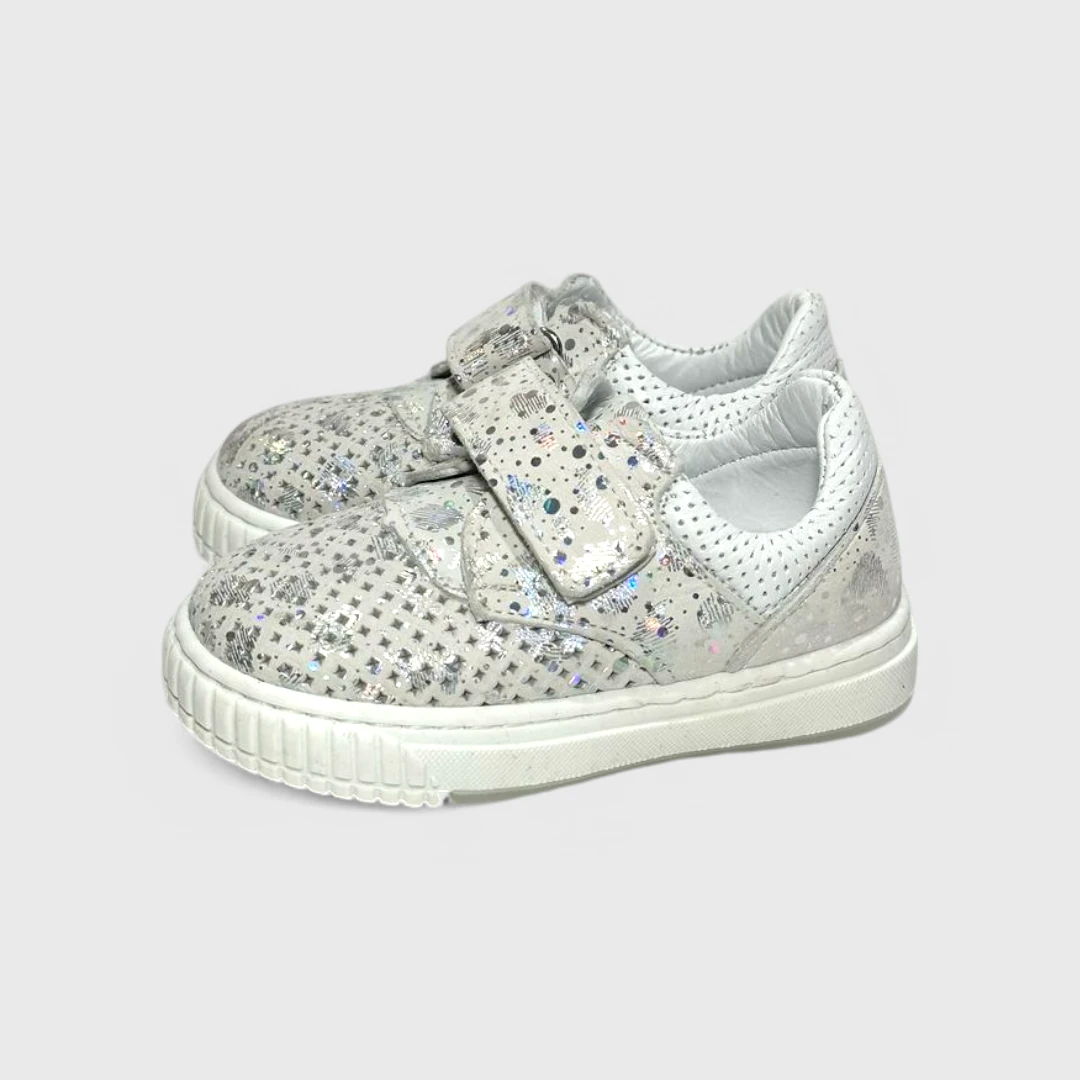 Серые кожаные ортопедические кроссовки с блестками