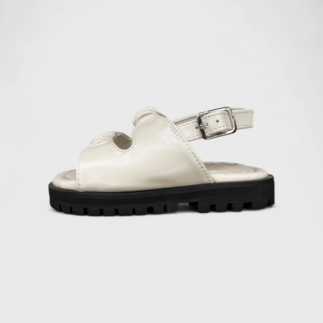 Белые сандалии на платформе