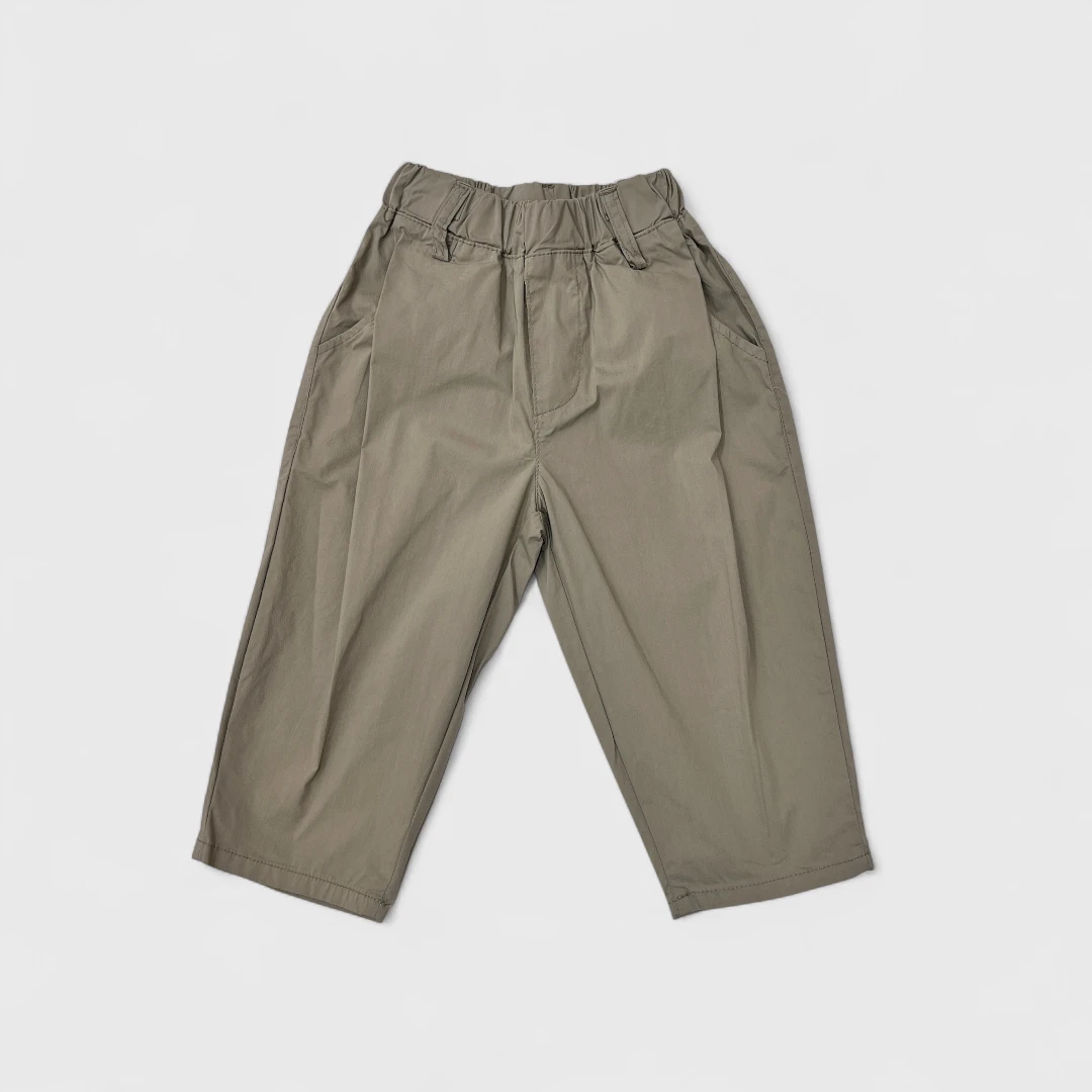 Зеленые брюки свободного кроя