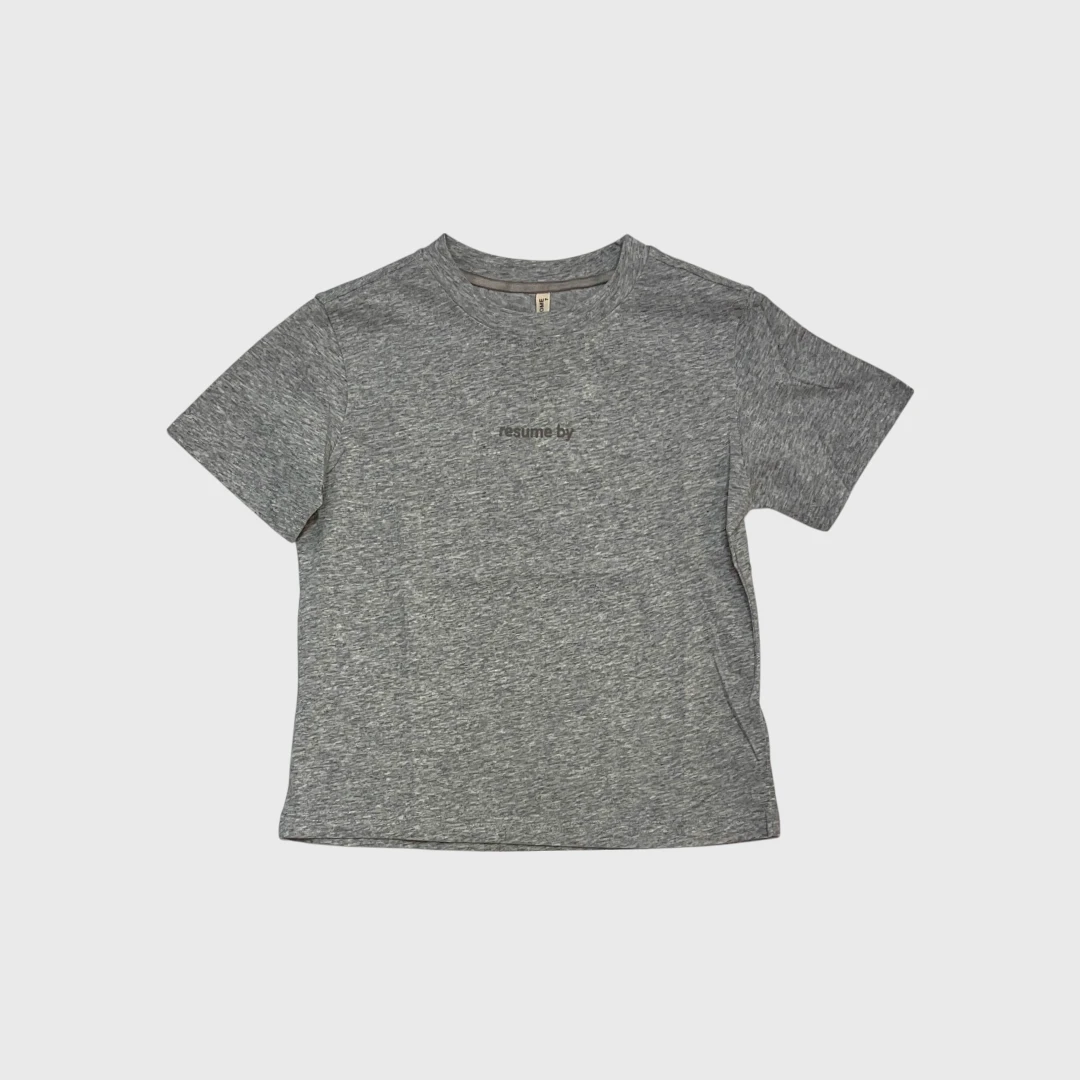 Серая футболка резинка резинки