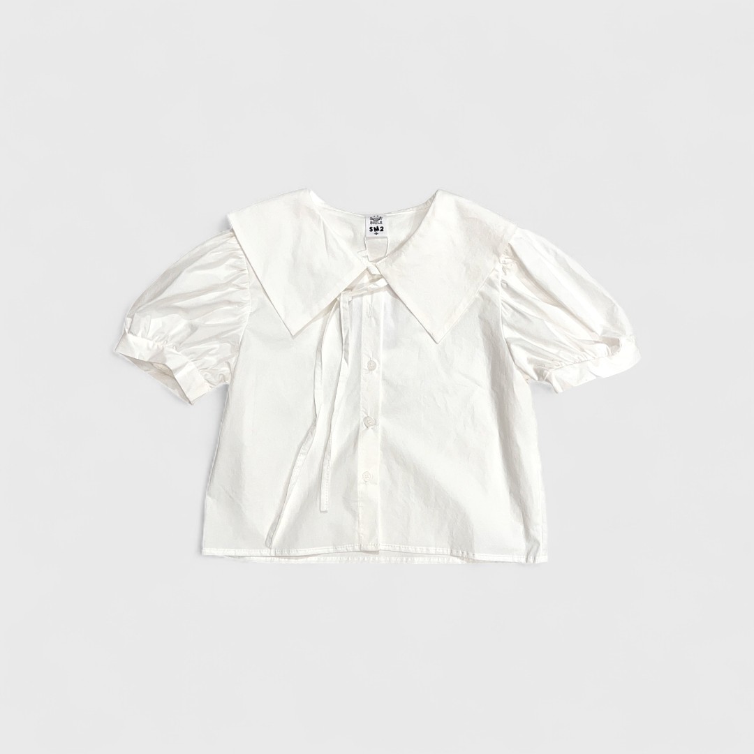 Белая блузка с объемными рукавами