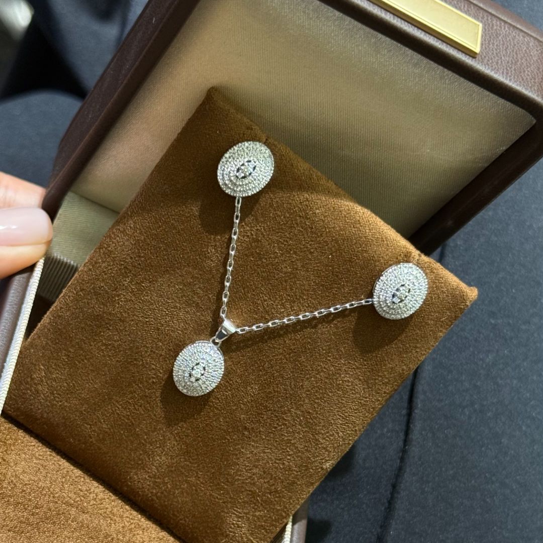 Комплект украшений из белого золота