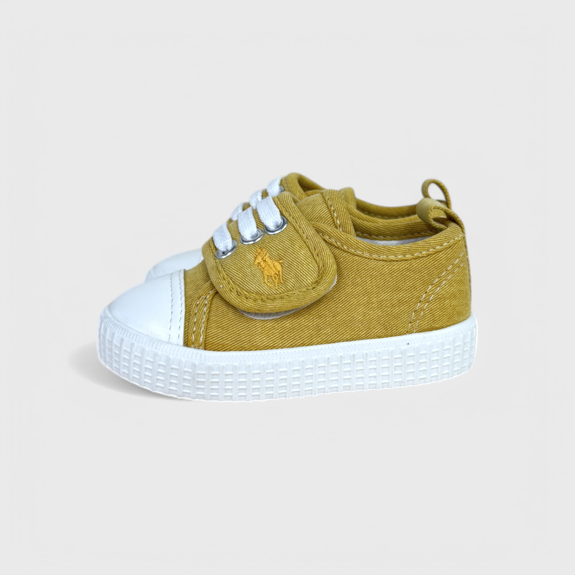 Горчичные кроссовки