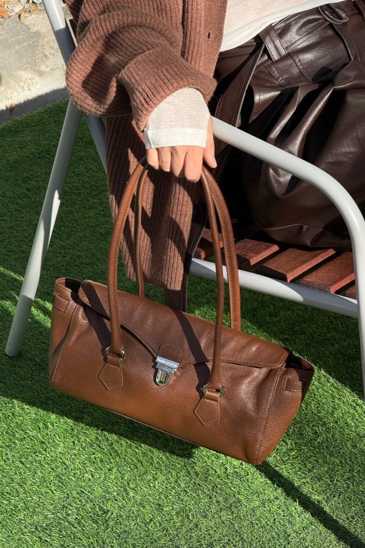 Коричневая кожаная сумка