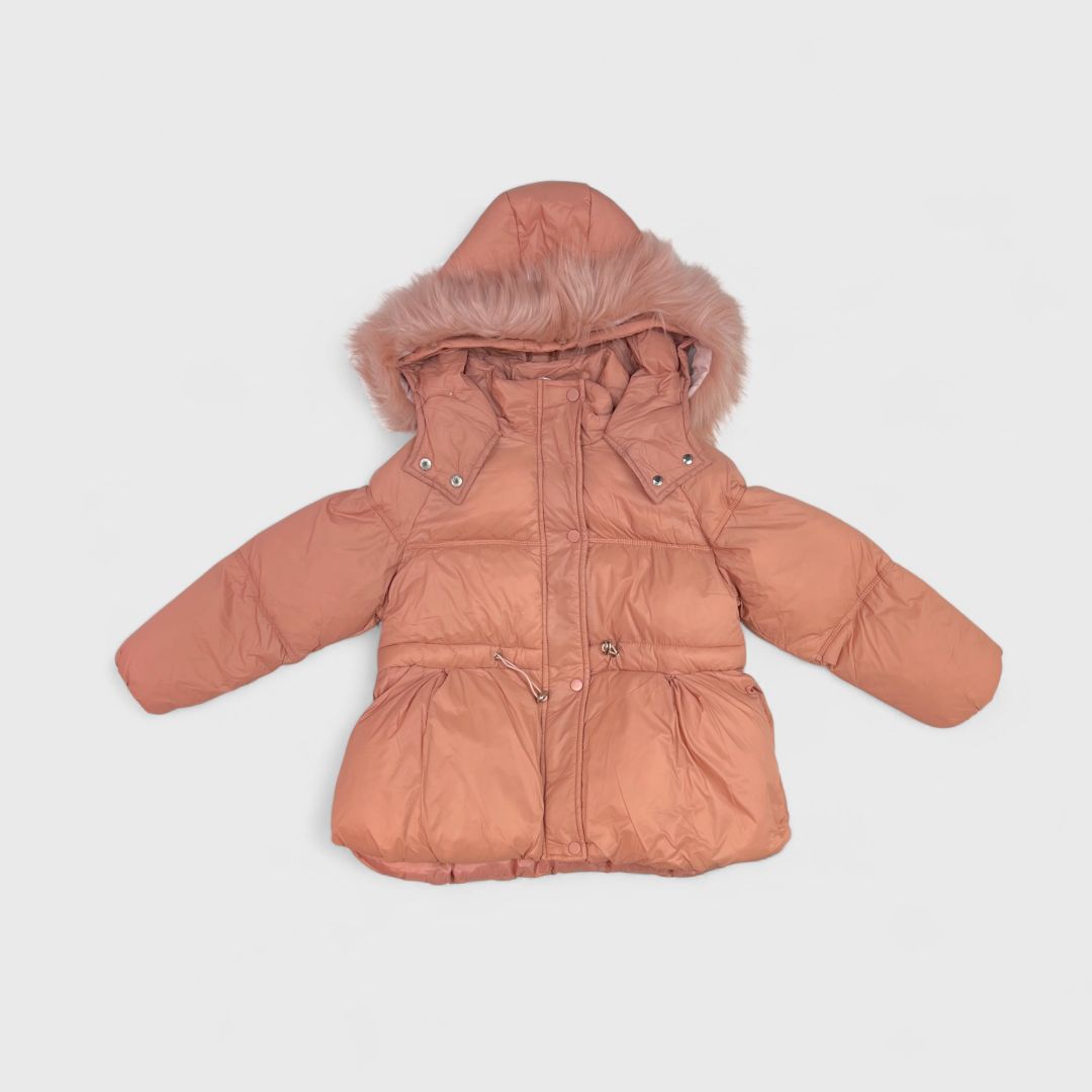 Розовая куртка с капюшоном