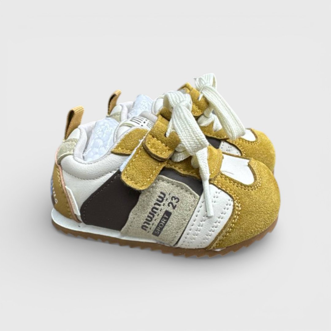 Желтые кроссовки