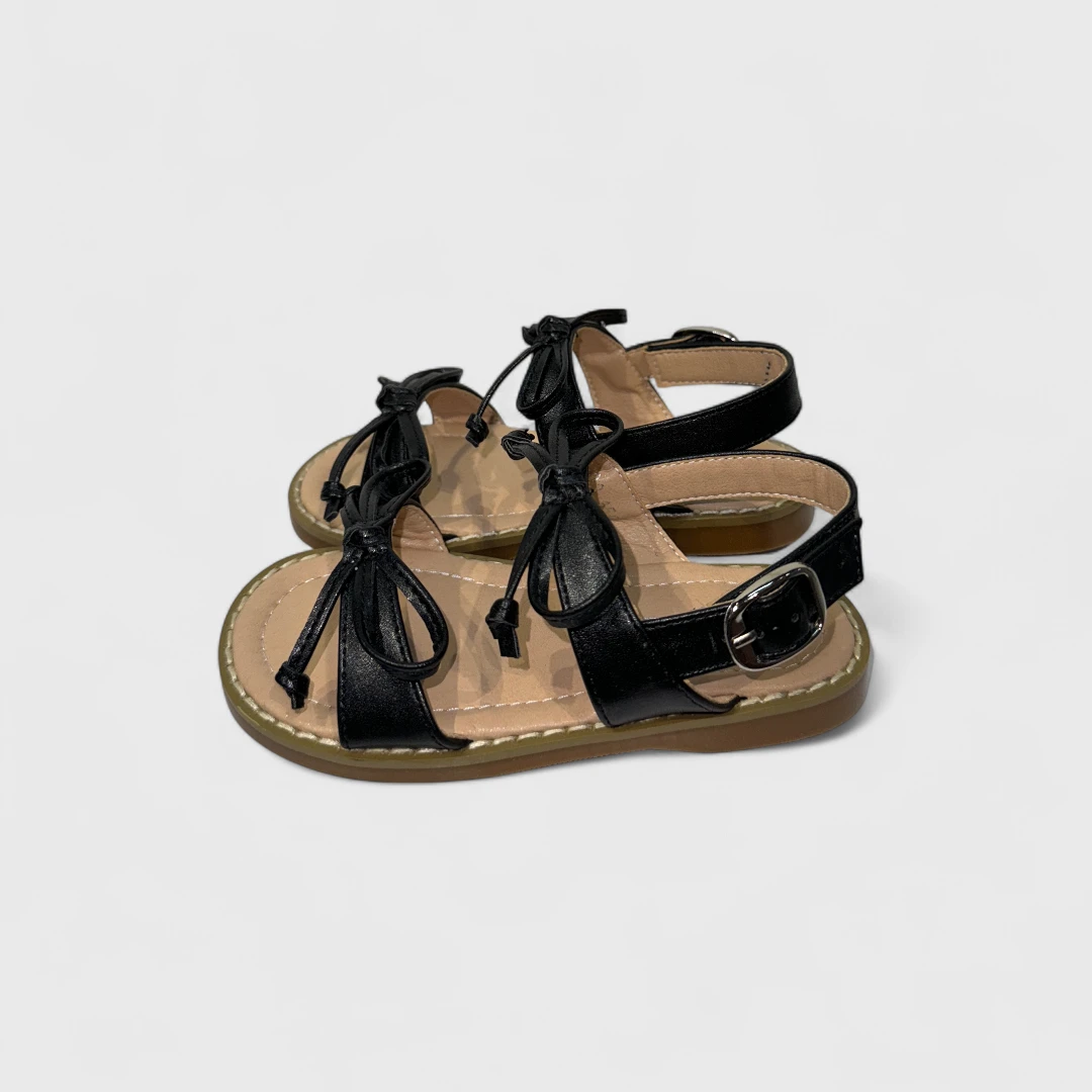 Черные сандалии с бантиками