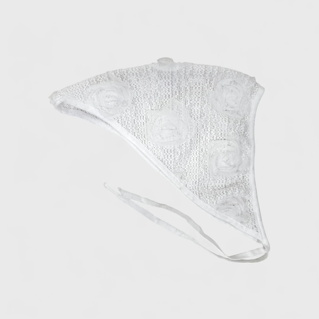 Белая косынка с цветами