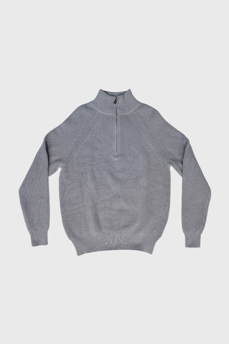 Серый вязаный свитер с молнией