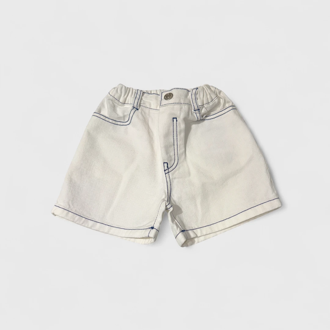 Белые джинсовые шорты синим швом