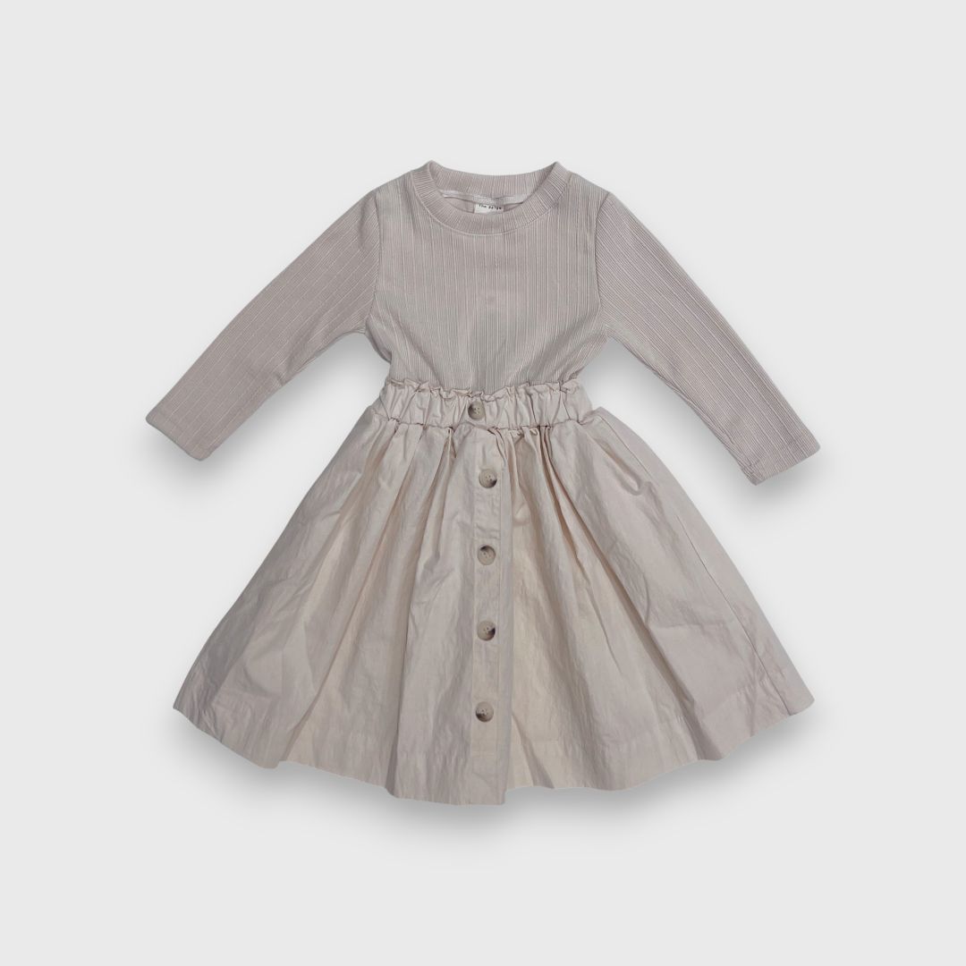 Платье светло-серого цвета